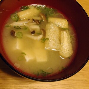 油揚げ・豆腐・しめじのお味噌汁